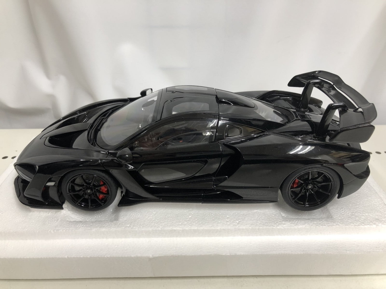 オートアート 1/18 マクラーレン セナ ブラック スケールカー