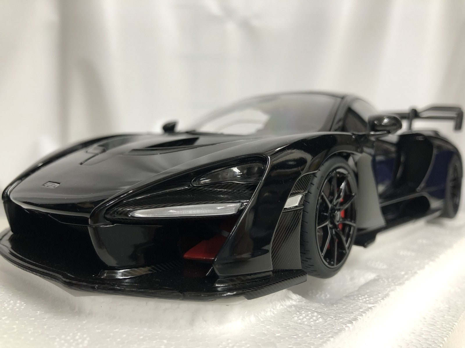 オートアート 1/18 マクラーレン セナ ブラック スケールカー