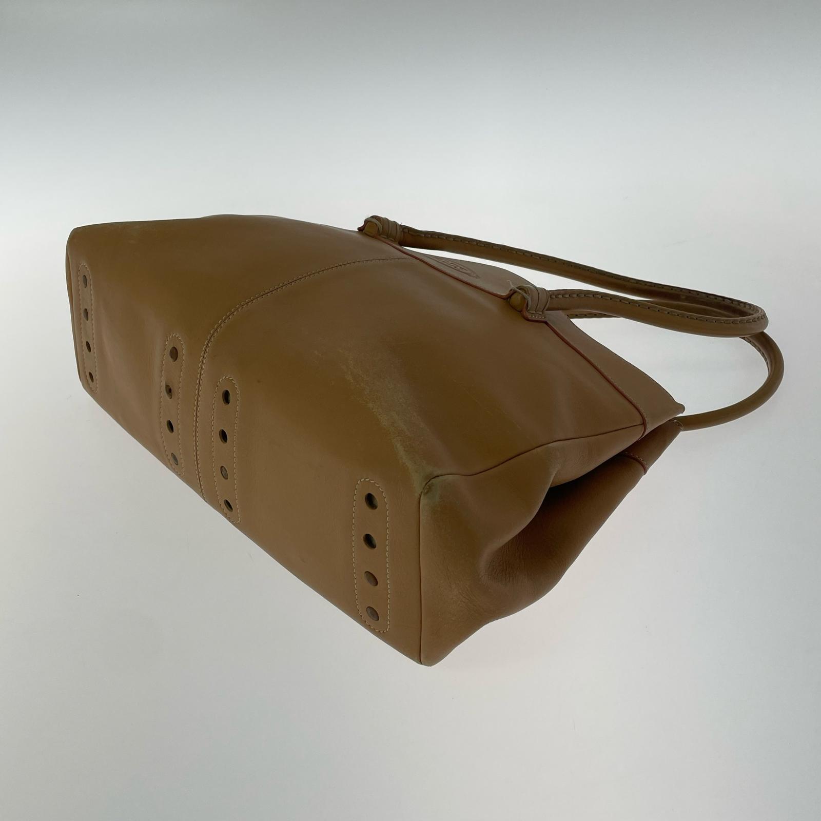 ショルダーバッグ モカシーノ 型押し レザー ベージュ