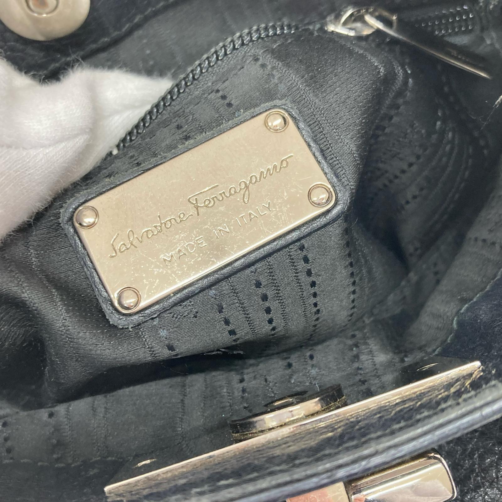Salvatore Ferragamo ガンチーニ ショルダーバッグ