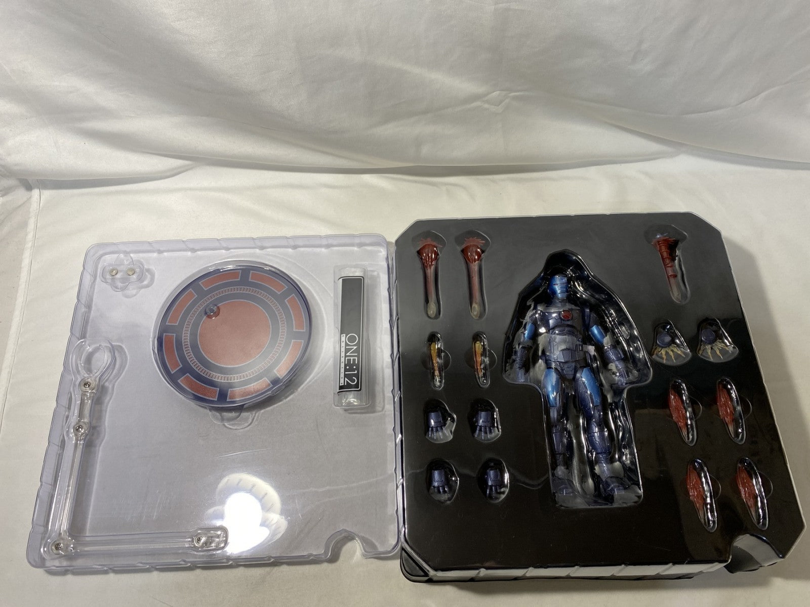 MEZCO ONE:12 アイアンマン ステルスver. フィギュア/グッズ