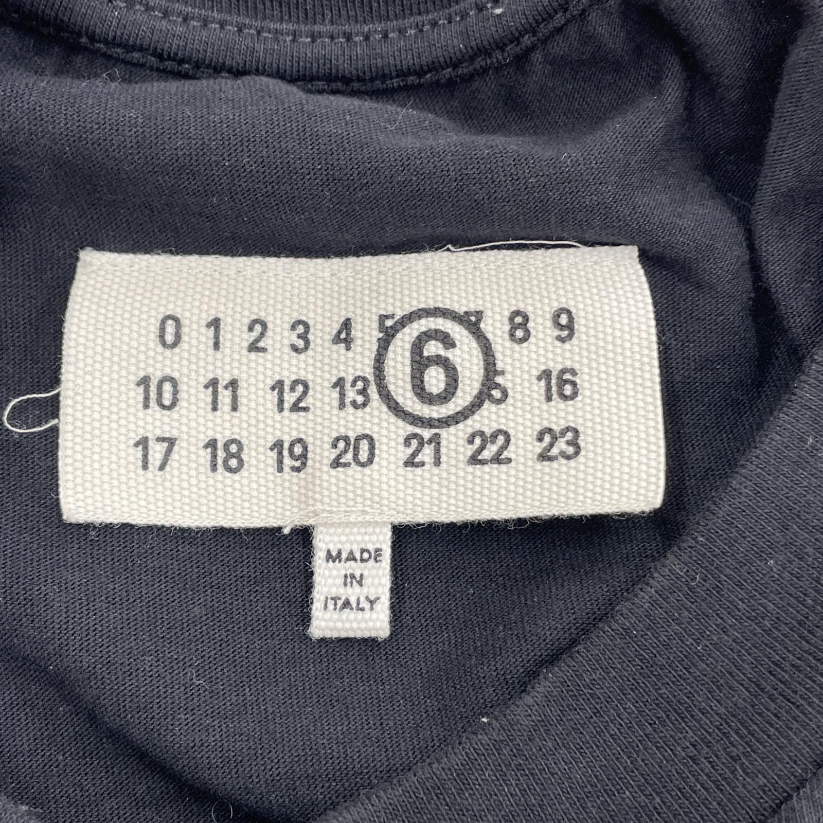 半袖Tシャツ MM6 フロントカレンダー刺繍 S/Sカットソー 黒 (L) L ブラック