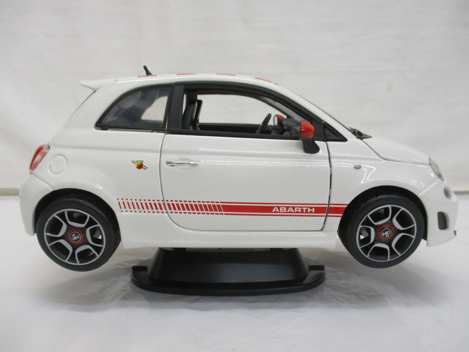 Bburago 1/18 ABARTH 500 2008 スケールカー