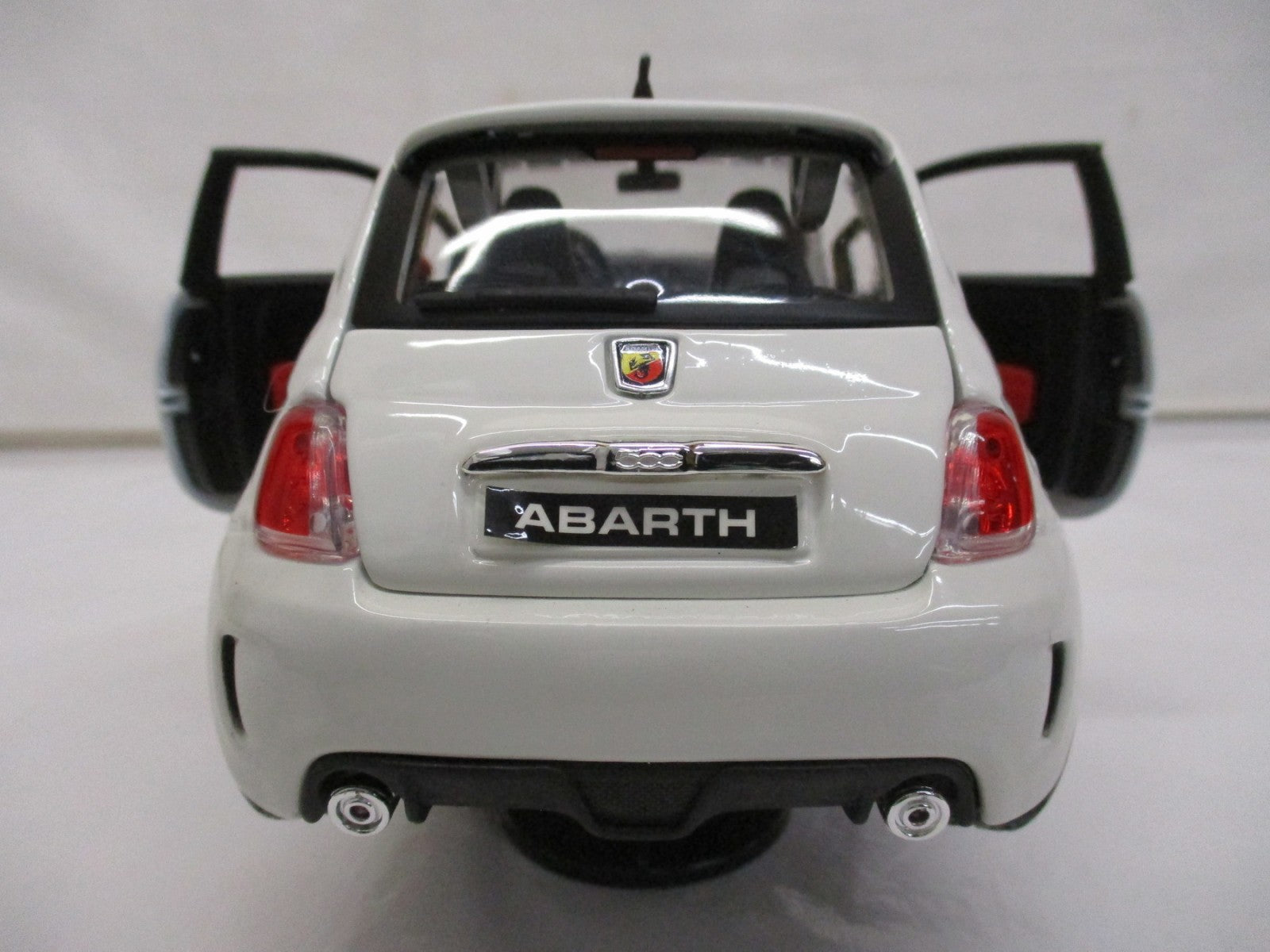 Bburago 1/18 ABARTH 500 2008 スケールカー