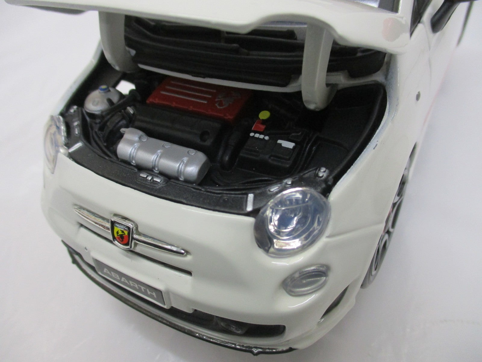 Bburago 1/18 ABARTH 500 2008 スケールカー