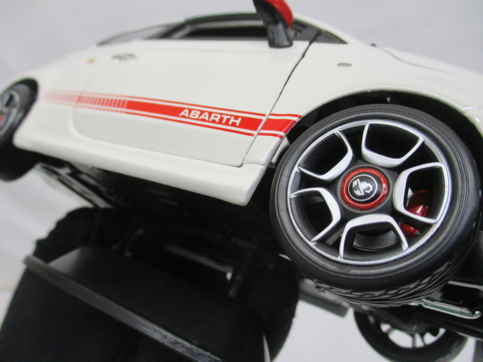 Bburago 1/18 ABARTH 500 2008 スケールカー