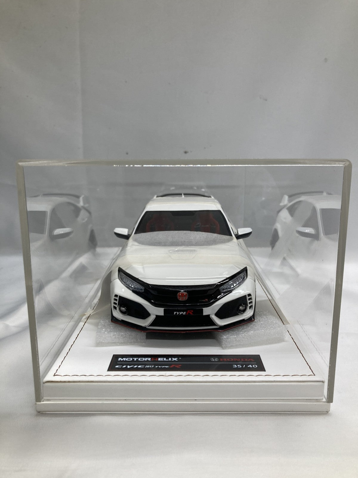 MOTORHELIX 1/18 HONDA CIVIC 2017 TYPE R スケールカー