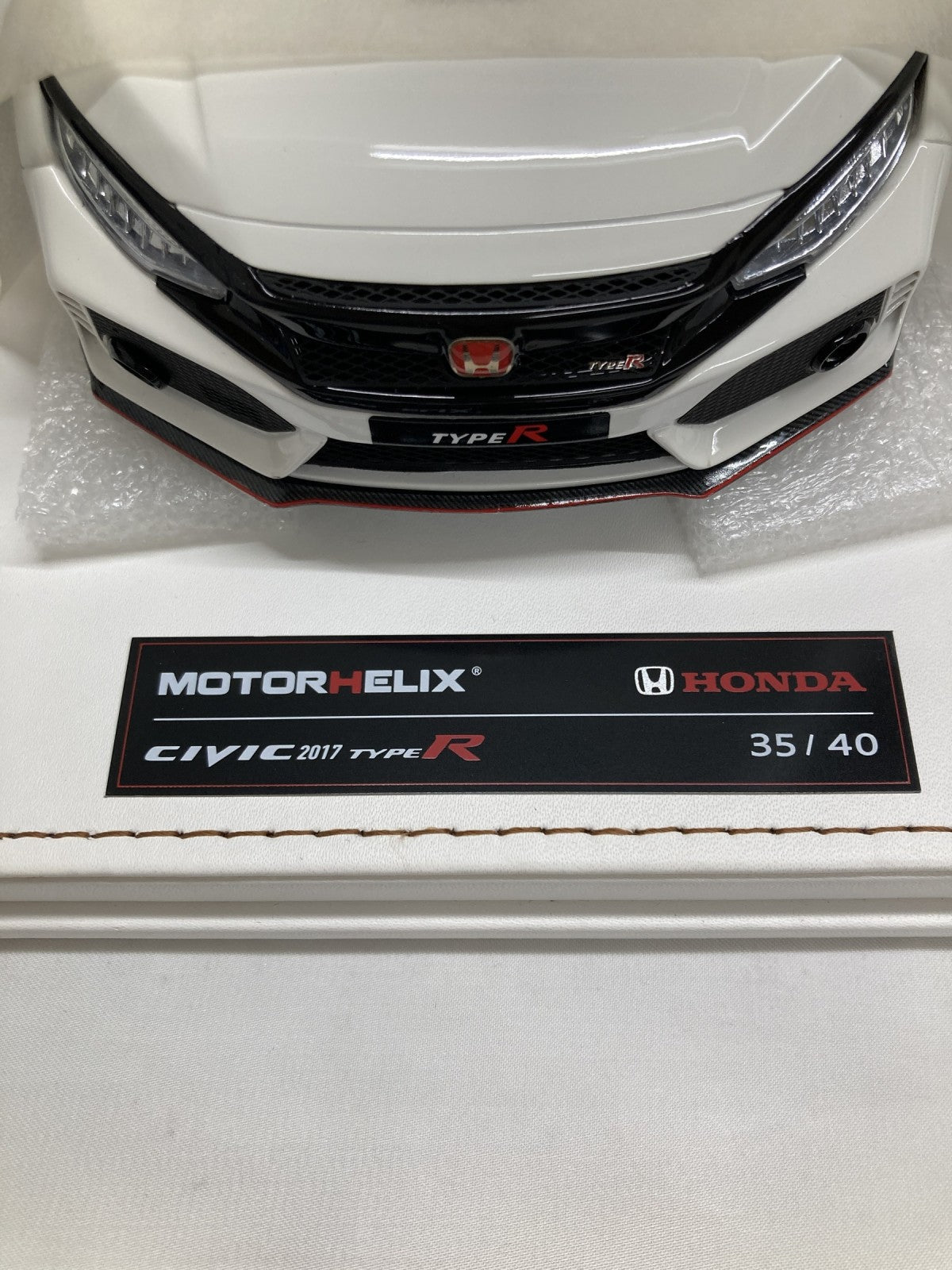 MOTORHELIX 1/18 HONDA CIVIC 2017 TYPE R スケールカー