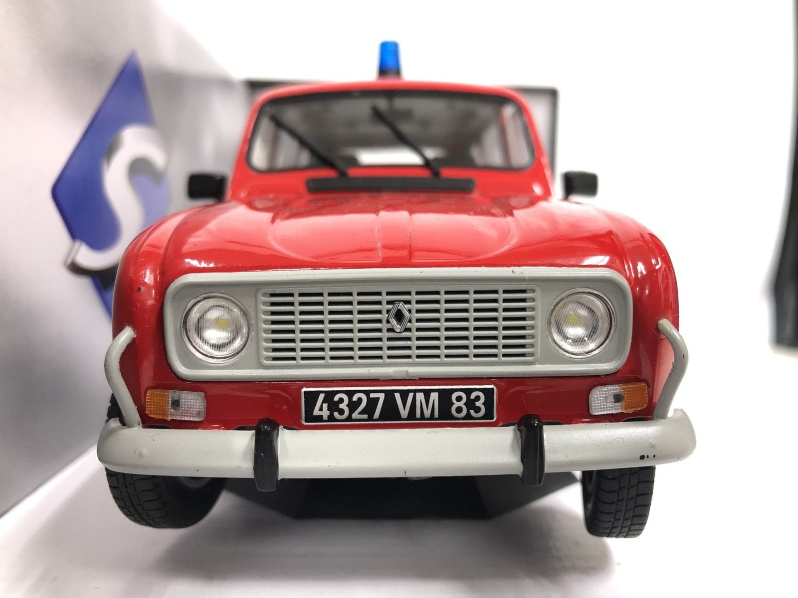 1/18 ルノー キャトル 消防車 スケールカー
