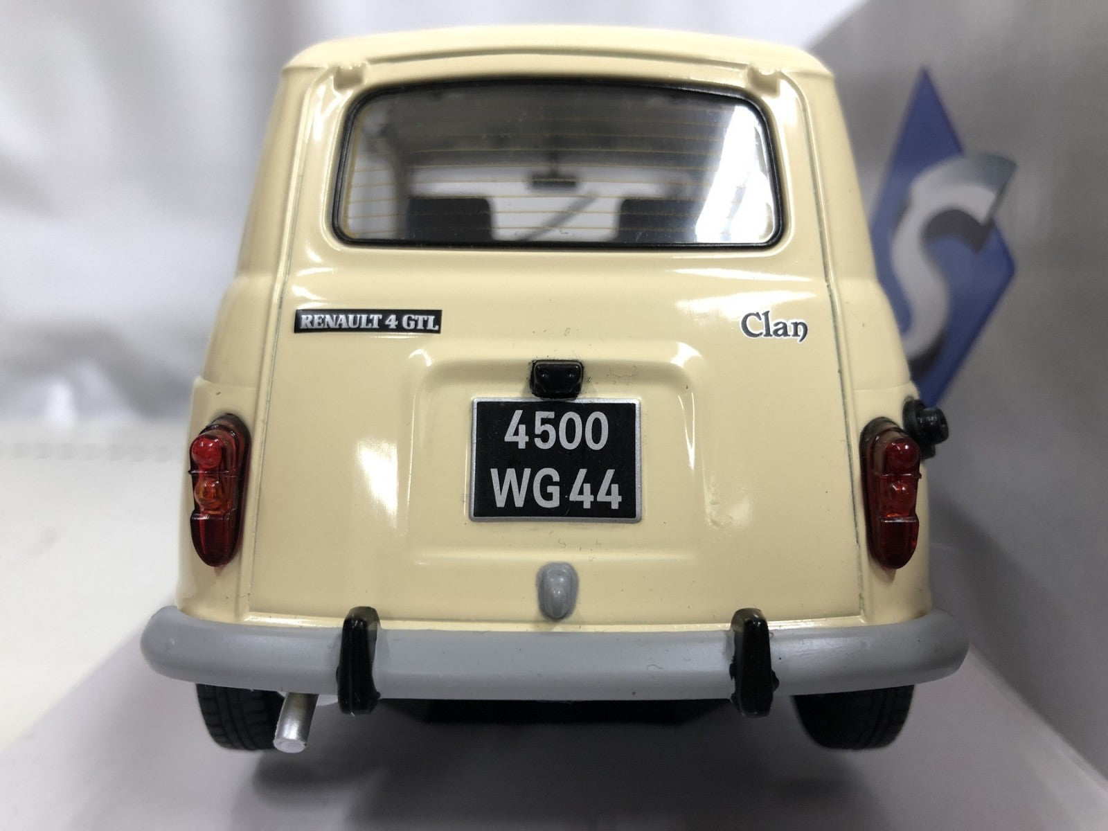 solid 1/18 ルノー 4CV 1956 ベージュ スケールカー