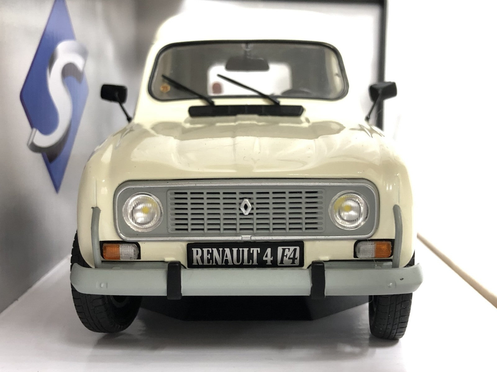 1/18 Renault 4L F4 スケールカー