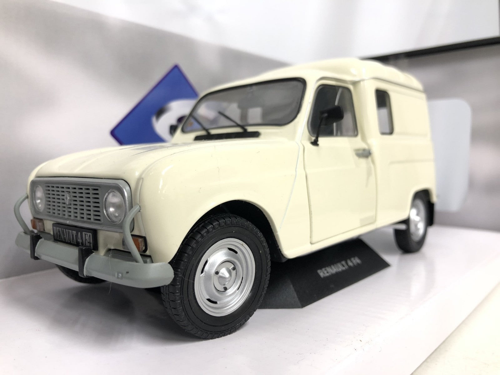 1/18 Renault 4L F4 スケールカー