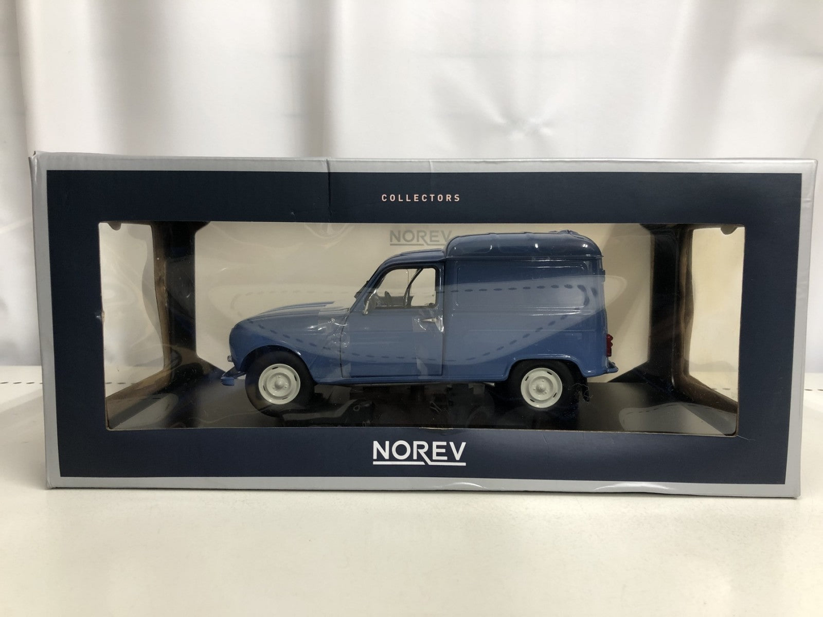 1/18 ルノー 4 Fourgonnette 1965 スケールカー