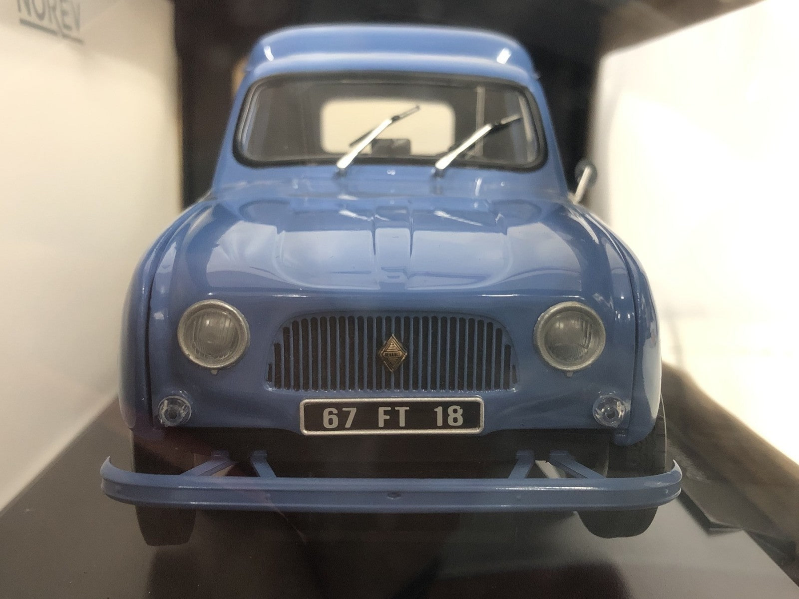1/18 ルノー 4 Fourgonnette 1965 スケールカー