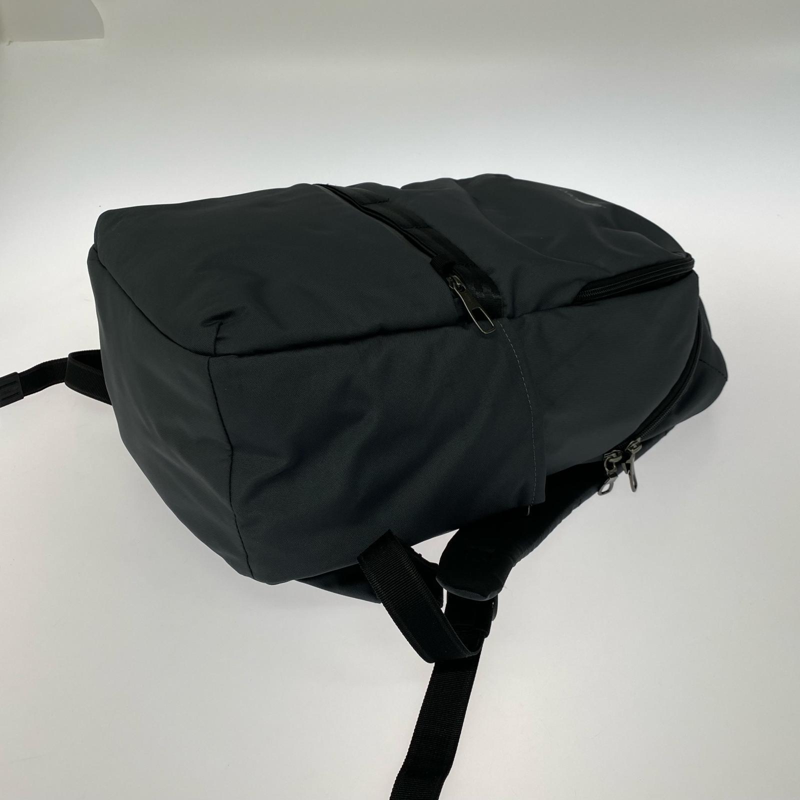 リュック・デイパック pacsafe/25L グレー