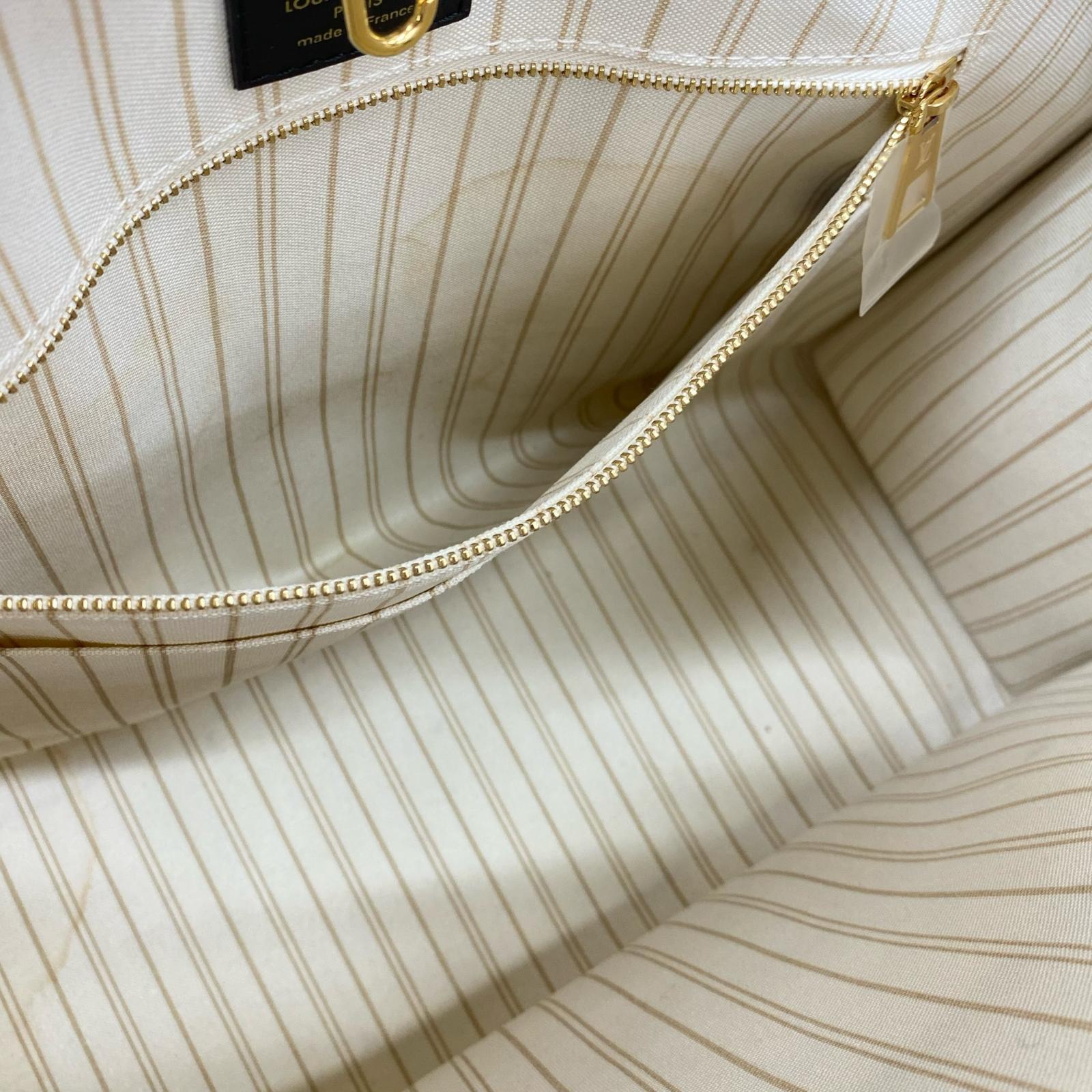 LV On The Go M44675