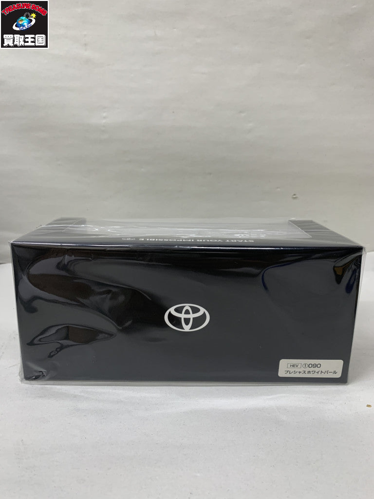 1/30 トヨタ 新型クラウンスポーツ SUV ミニカー プレシャスホワイト カラーサンプル