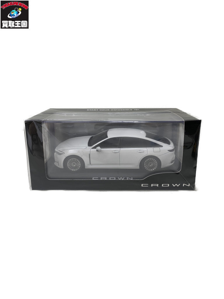 1/30 トヨタ 新型クラウンスポーツ SUV ミニカー プレシャスホワイト カラーサンプル
