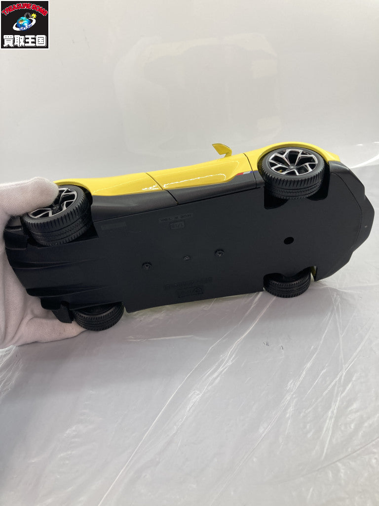 Bugatti Mistral Yellow 1/18 スケールカー