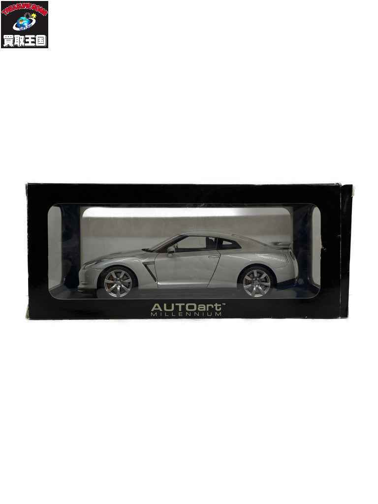 Autoart 1/18 GT-R R35 スケールカー