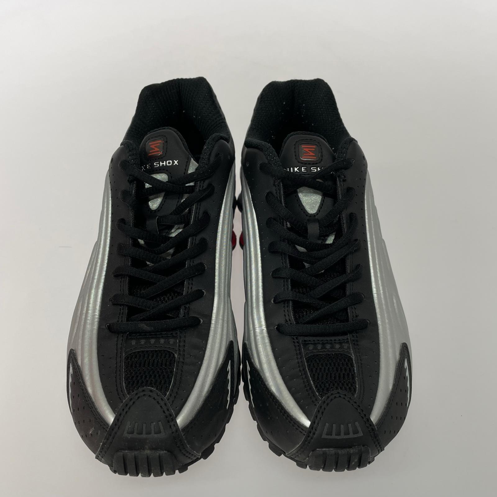 スニーカー WMNS SHOX R4 Metallic Silver(25.0) 25cm (US7 UK6 1/2 EU40)