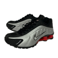 スニーカー WMNS SHOX R4 Metallic Silver(25.0) 25cm (US7 UK6 1/2 EU40)