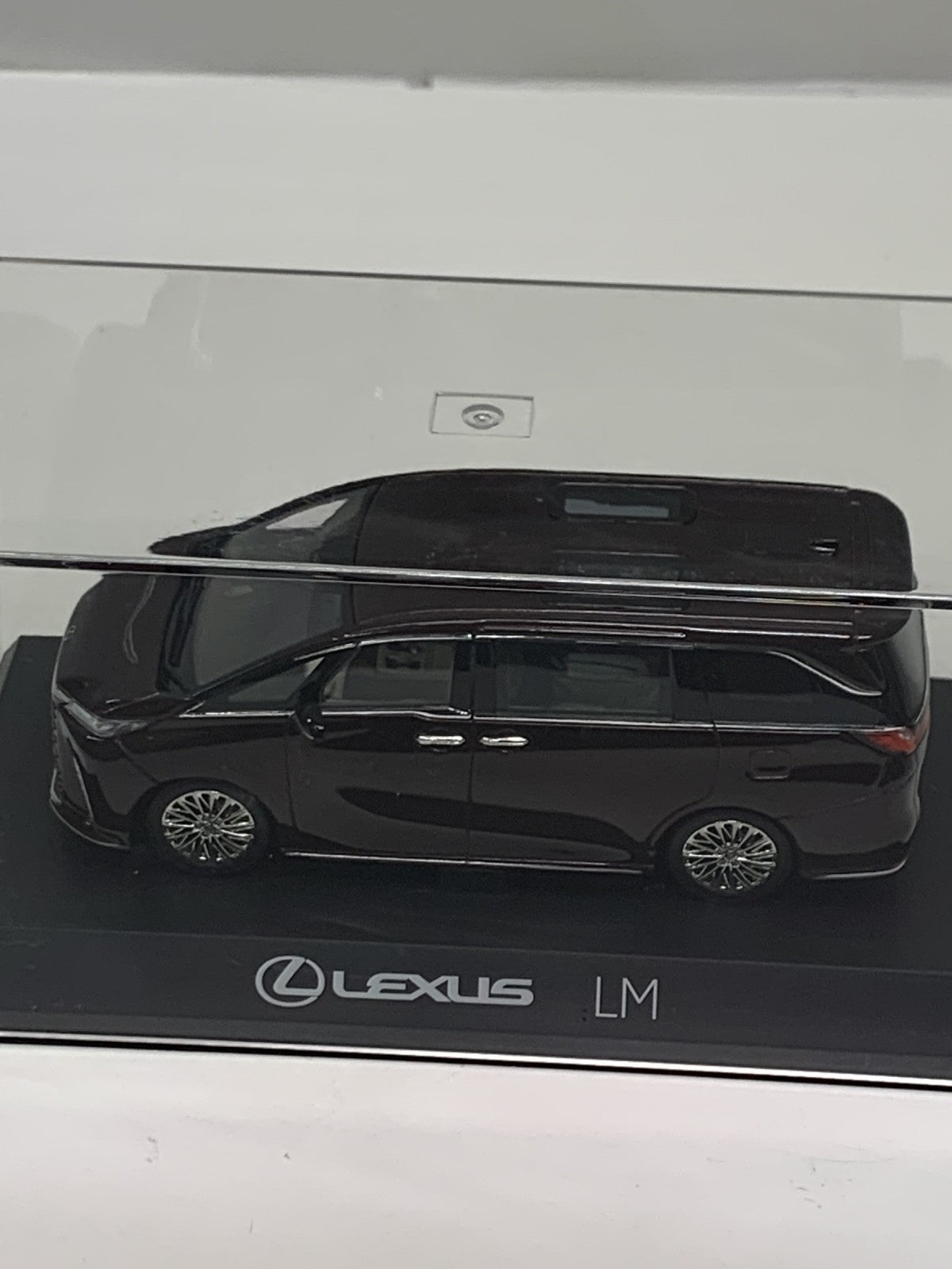 京商 1/43 レクサスLM スケールカー