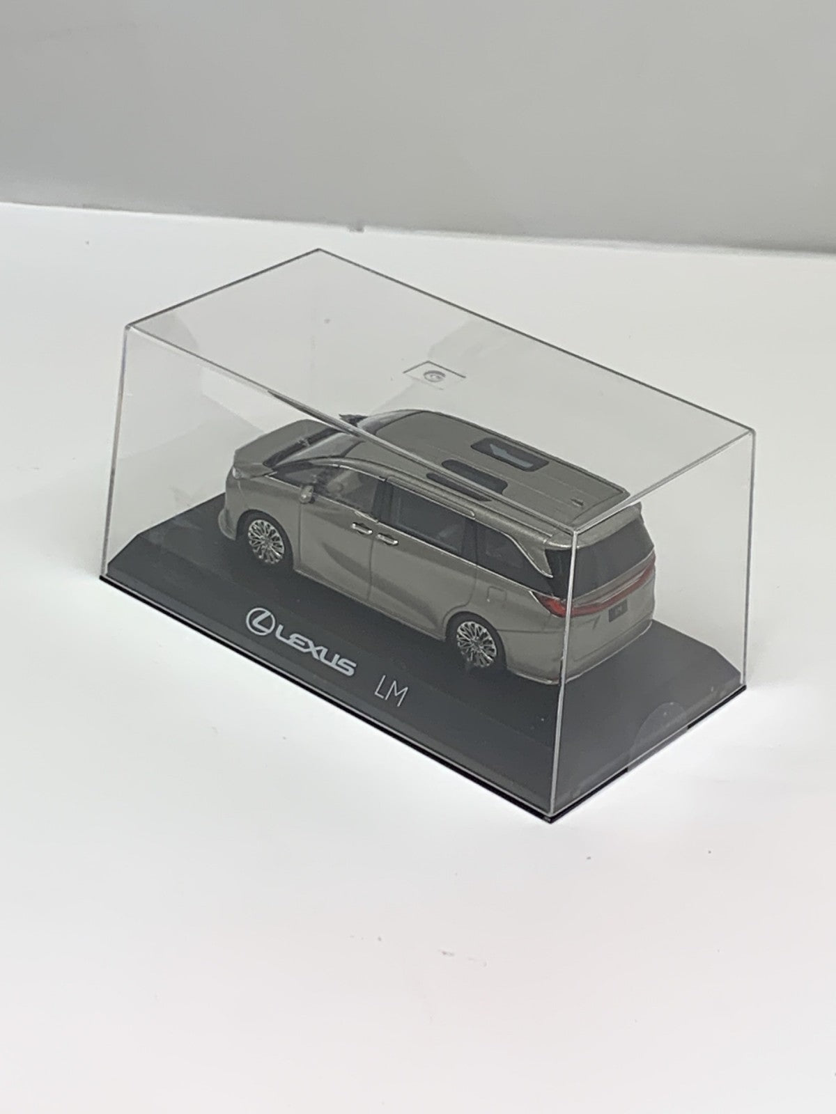 京商 1/43 レクサスLM スケールカー