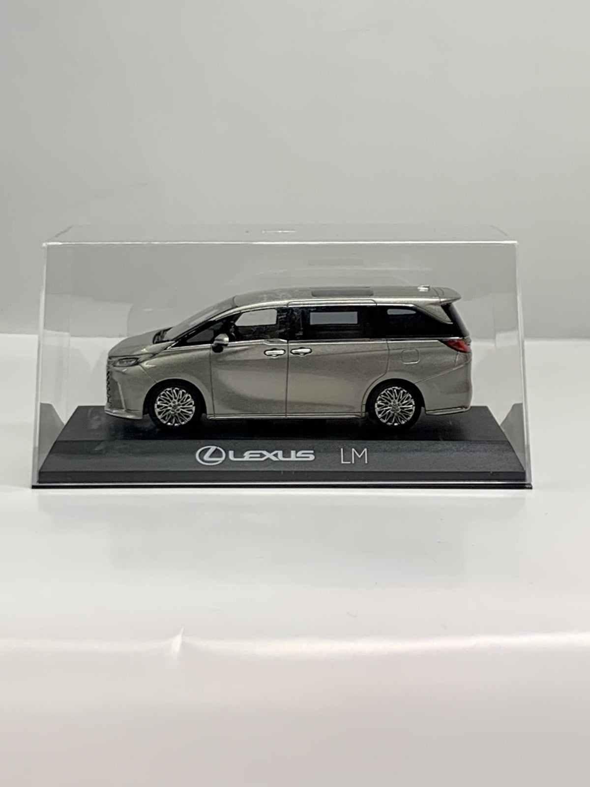 京商 1/43 レクサスLM スケールカー