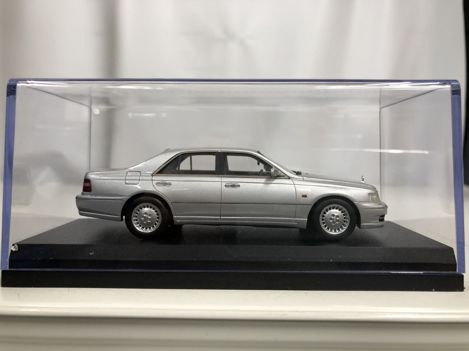 ハイストーリー 1/43 日産シーマ スケールカー