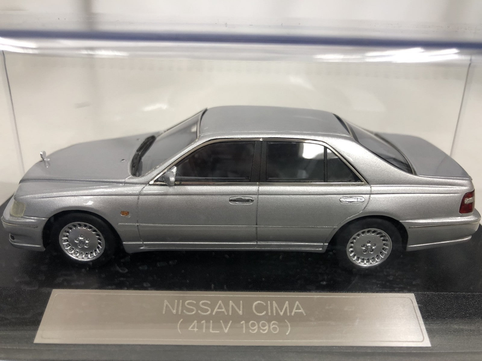ハイストーリー 1/43 日産シーマ スケールカー