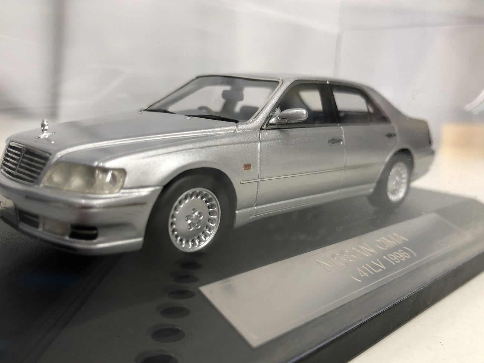 ハイストーリー 1/43 日産シーマ スケールカー
