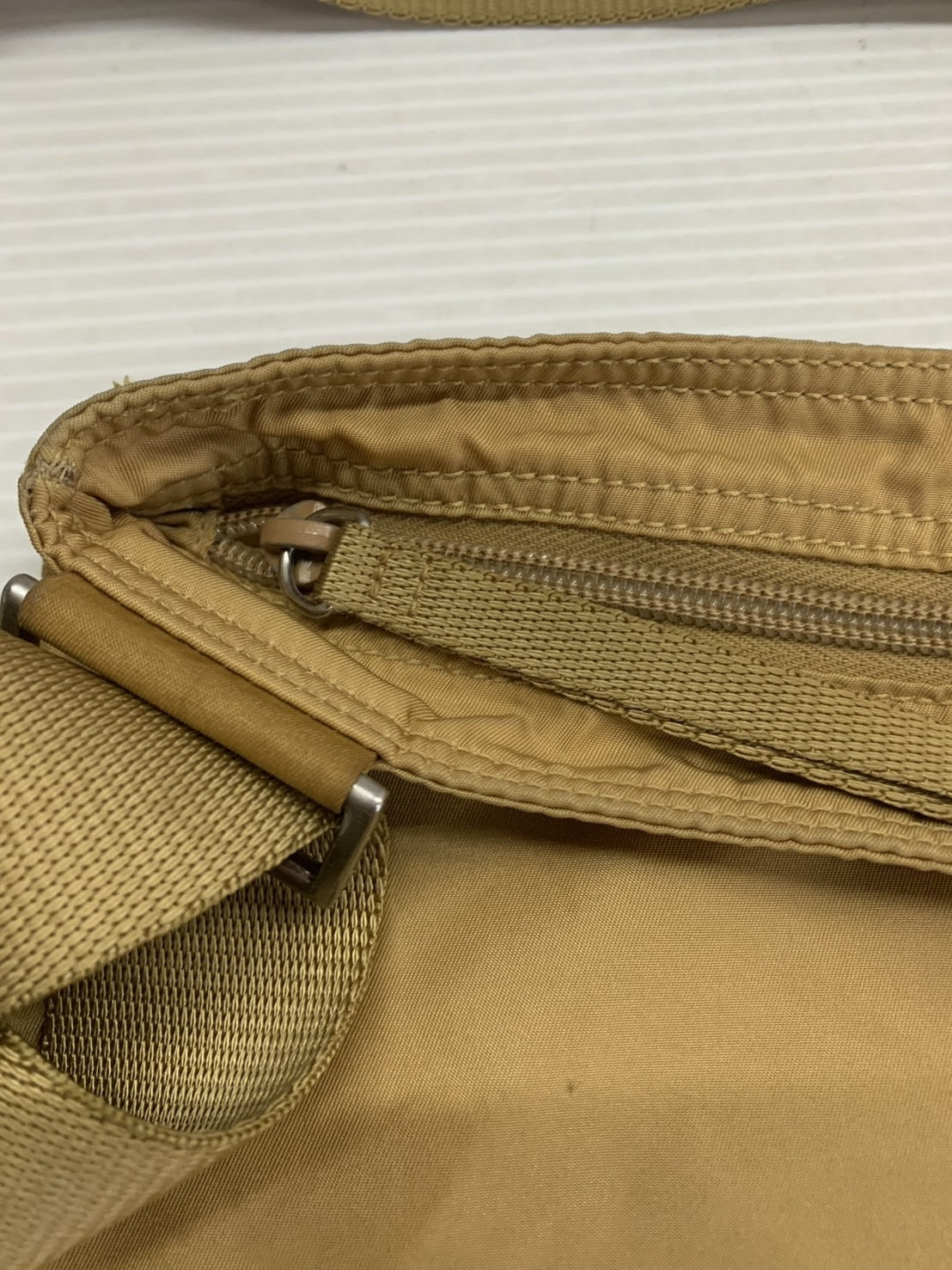 ボディバッグ