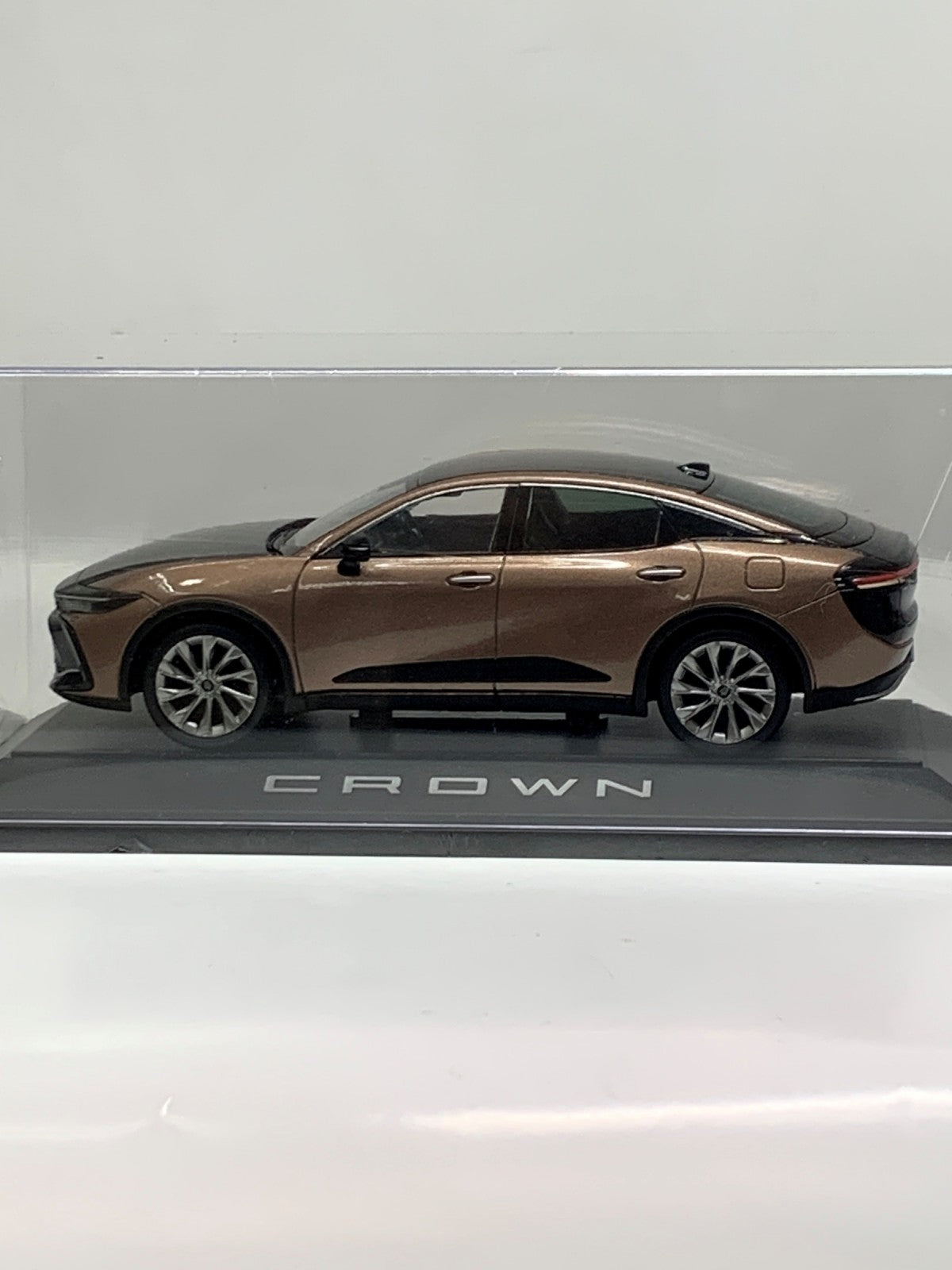 クラウン クロスオーバー カラーサンプル