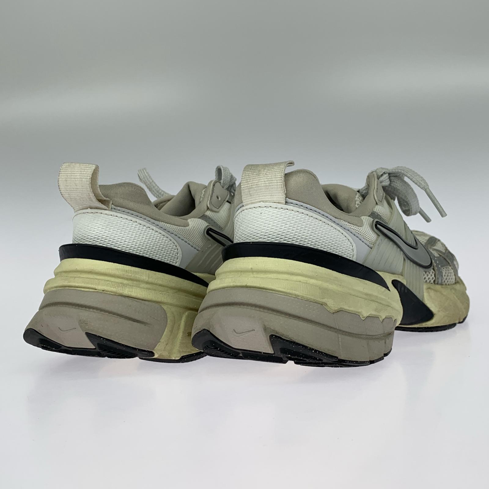 スニーカー W V2K RUN シルバー (25.0cm) 25cm (US7 UK6 1/2 EU40) グレー