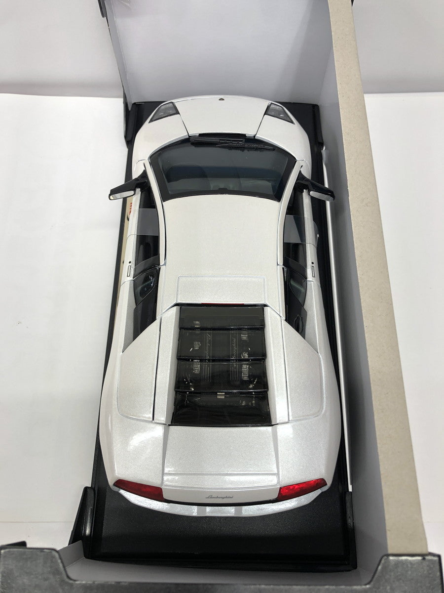 1/18 maisto lp640 スケールカー
