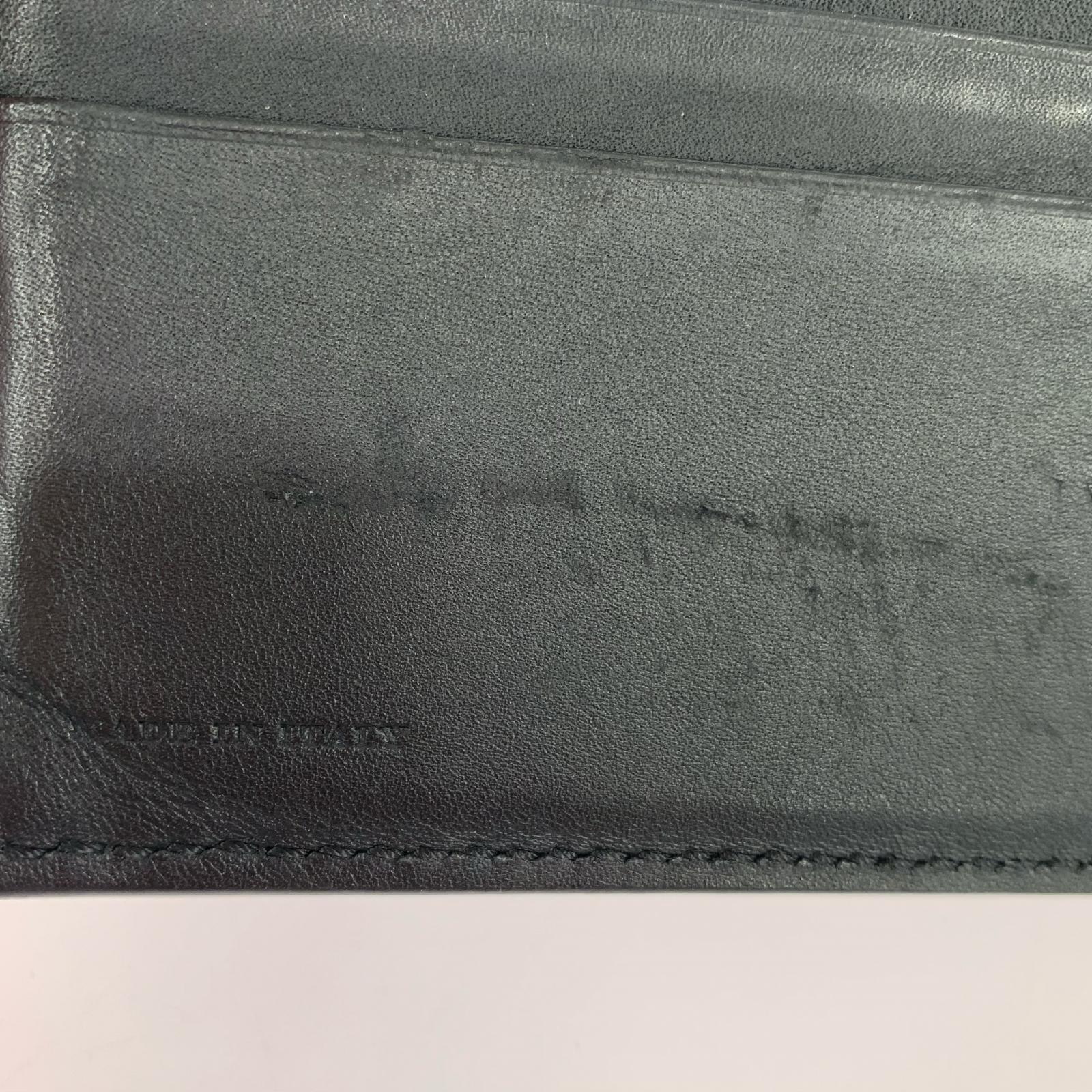 札入れ BURBERRY グラフィティロゴ 二つ折り財布 ブラック ブラック