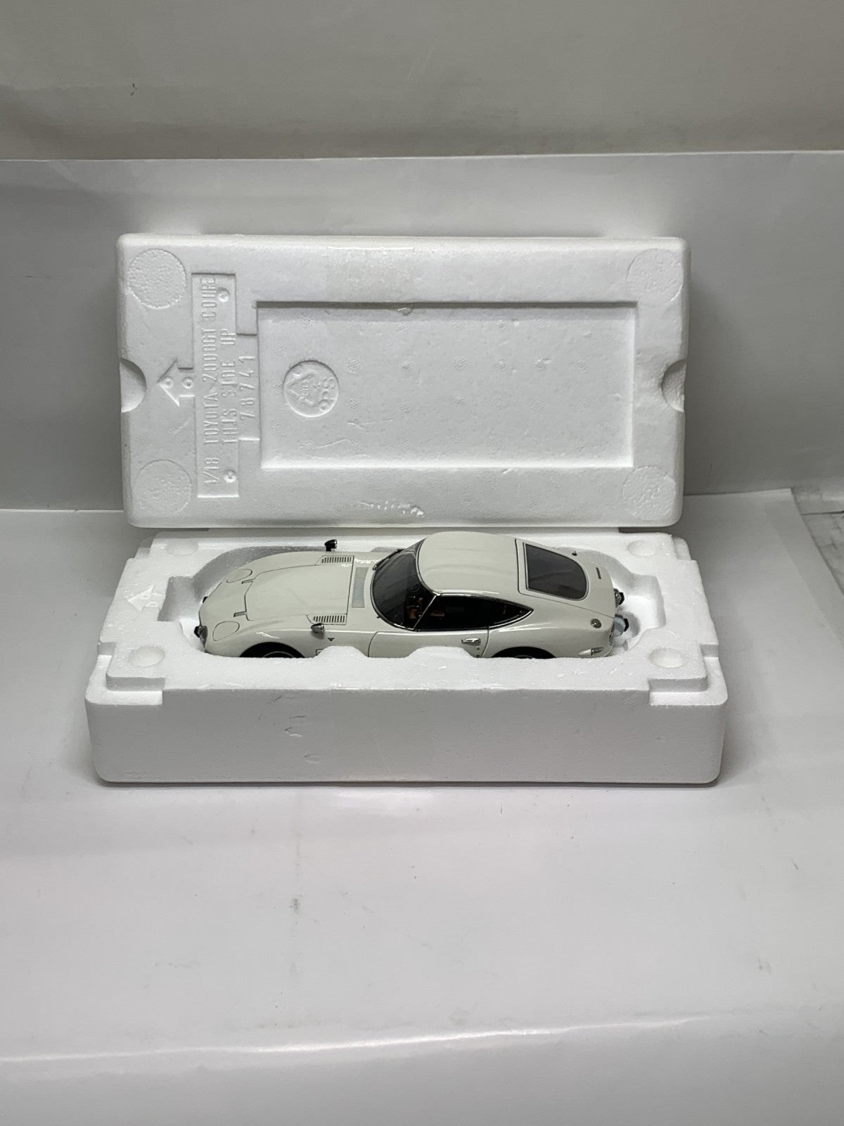 オートアート 1/18 トヨタ 2000GT COUPE スケールカー