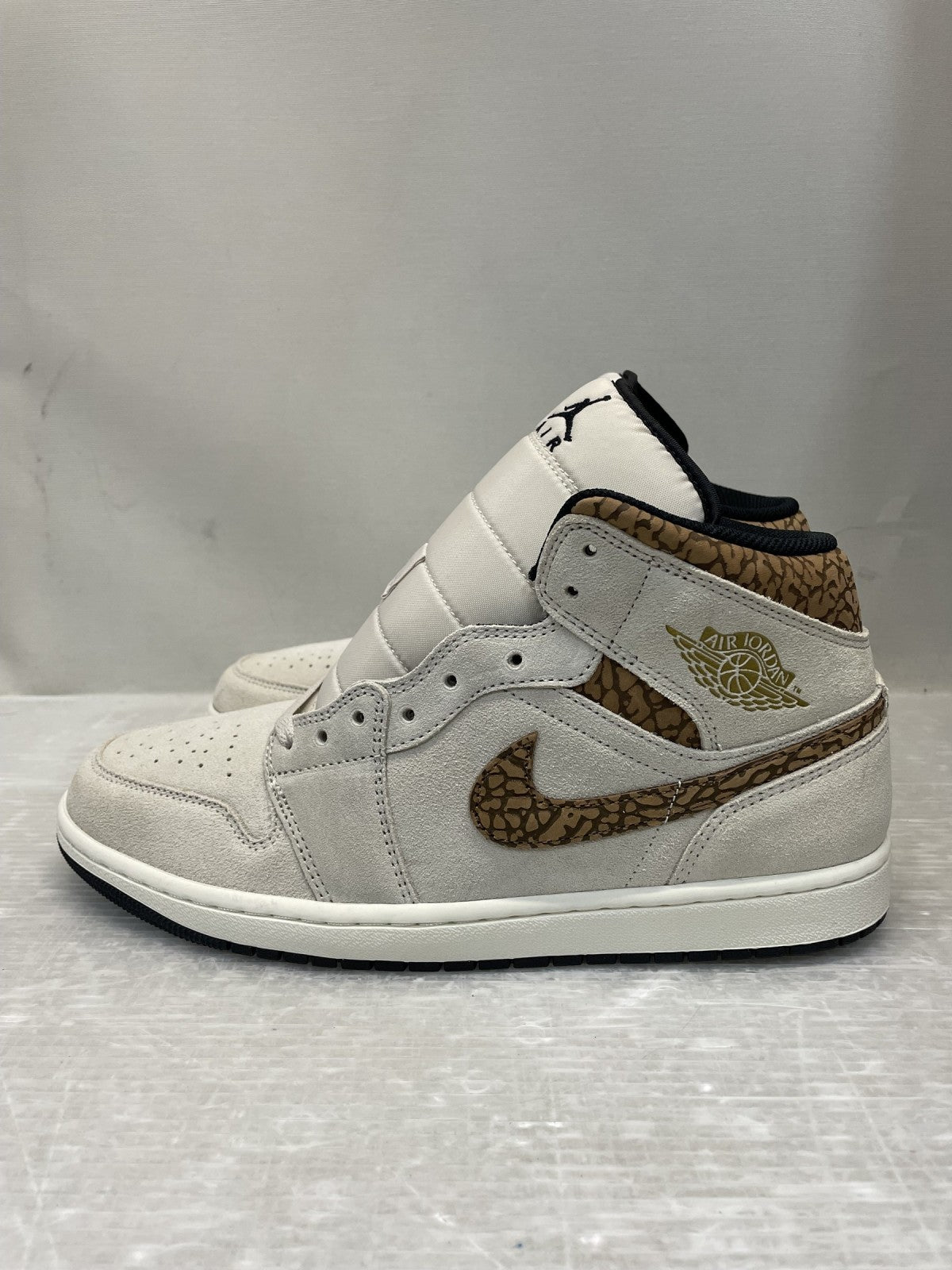スニーカー NIKE AIR JORDAN 1 MID LIGHT ALEWOOD BROWN