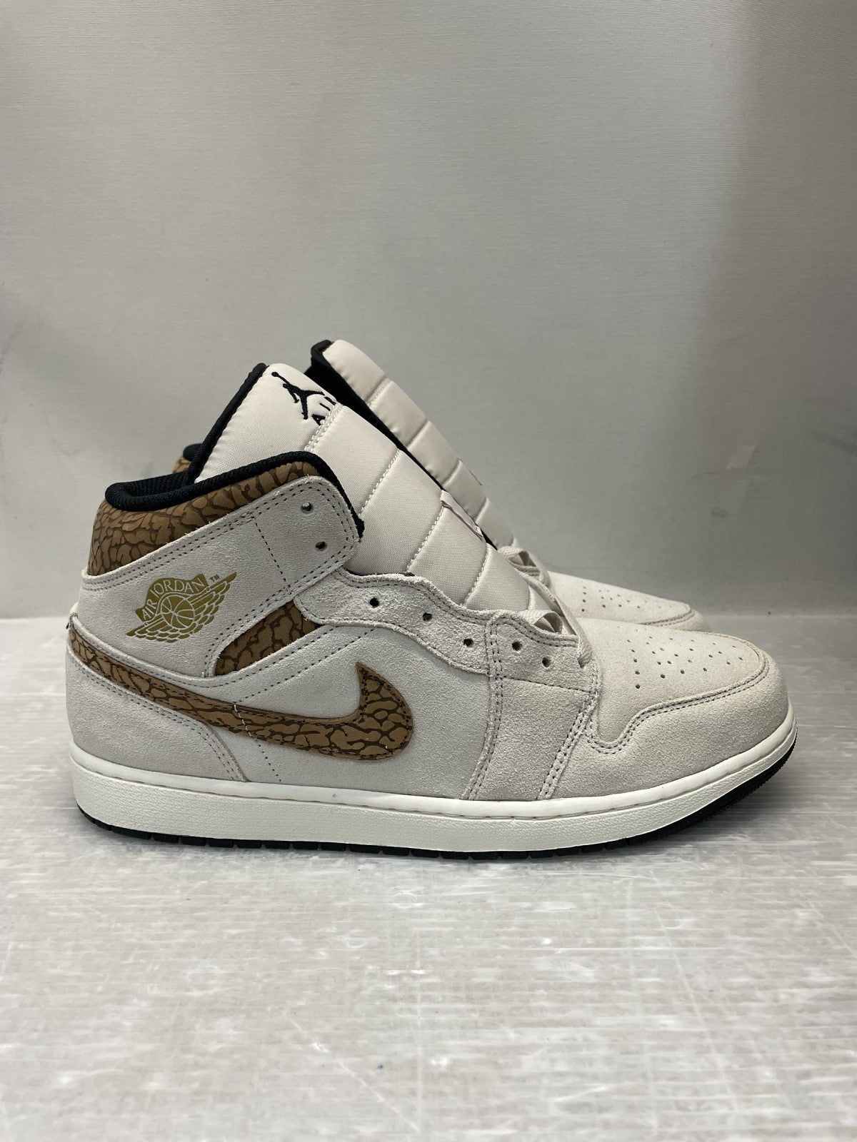 スニーカー NIKE AIR JORDAN 1 MID LIGHT ALEWOOD BROWN