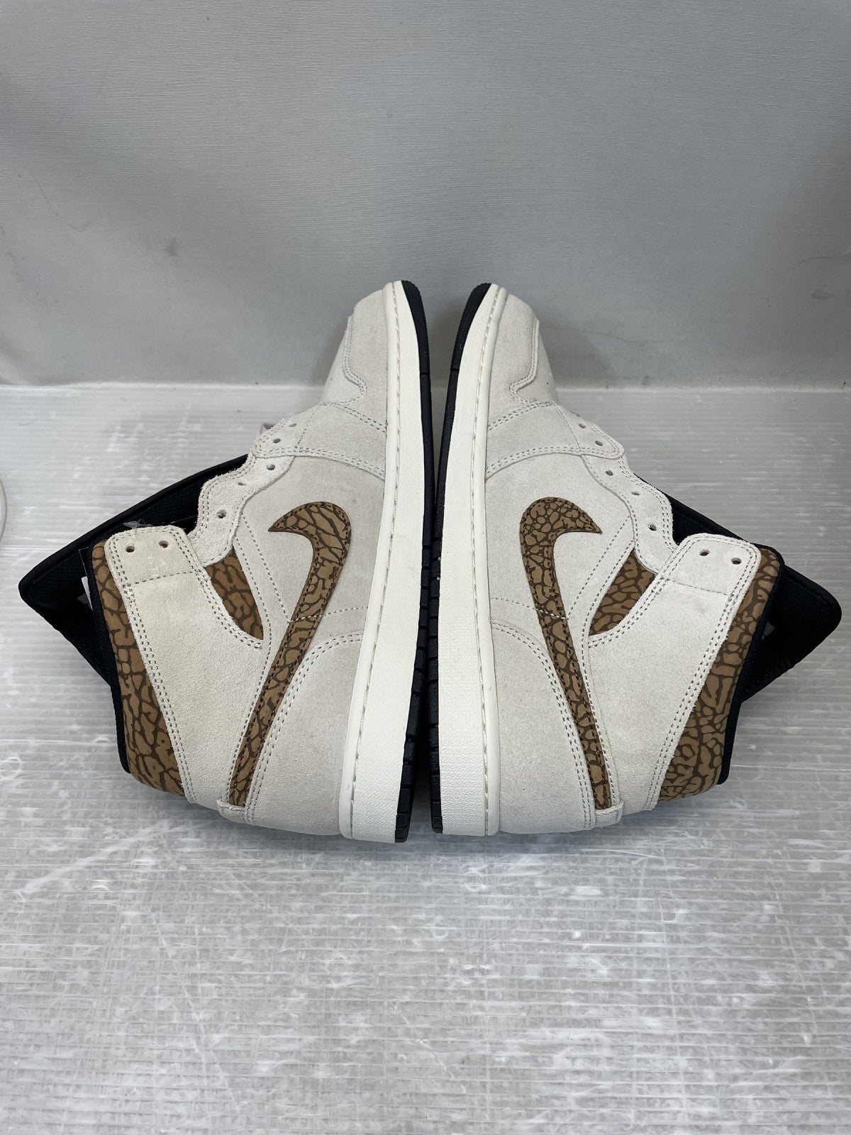 スニーカー NIKE AIR JORDAN 1 MID LIGHT ALEWOOD BROWN