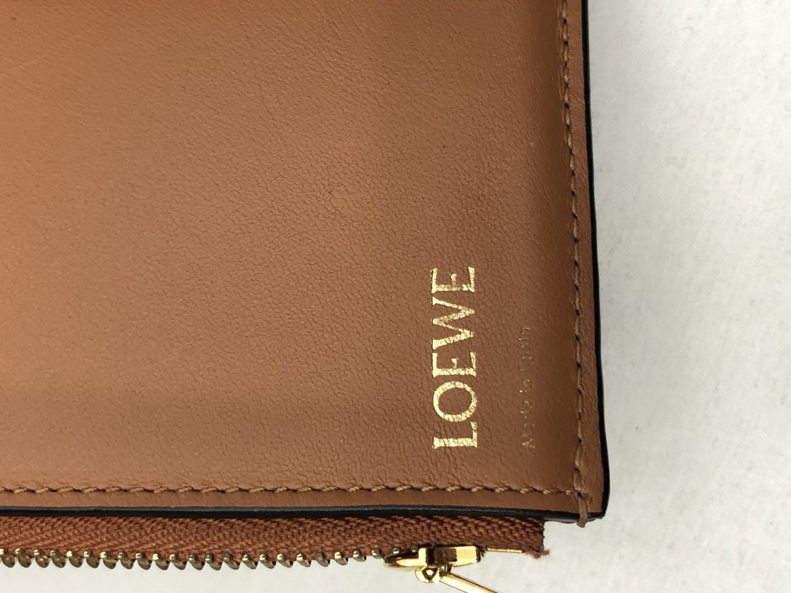 LOEWE リピートスモールバーティカルウォレット