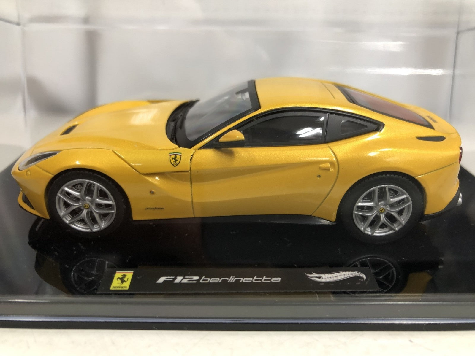 ホットウィール F12 ベルリネッタ スケールカー