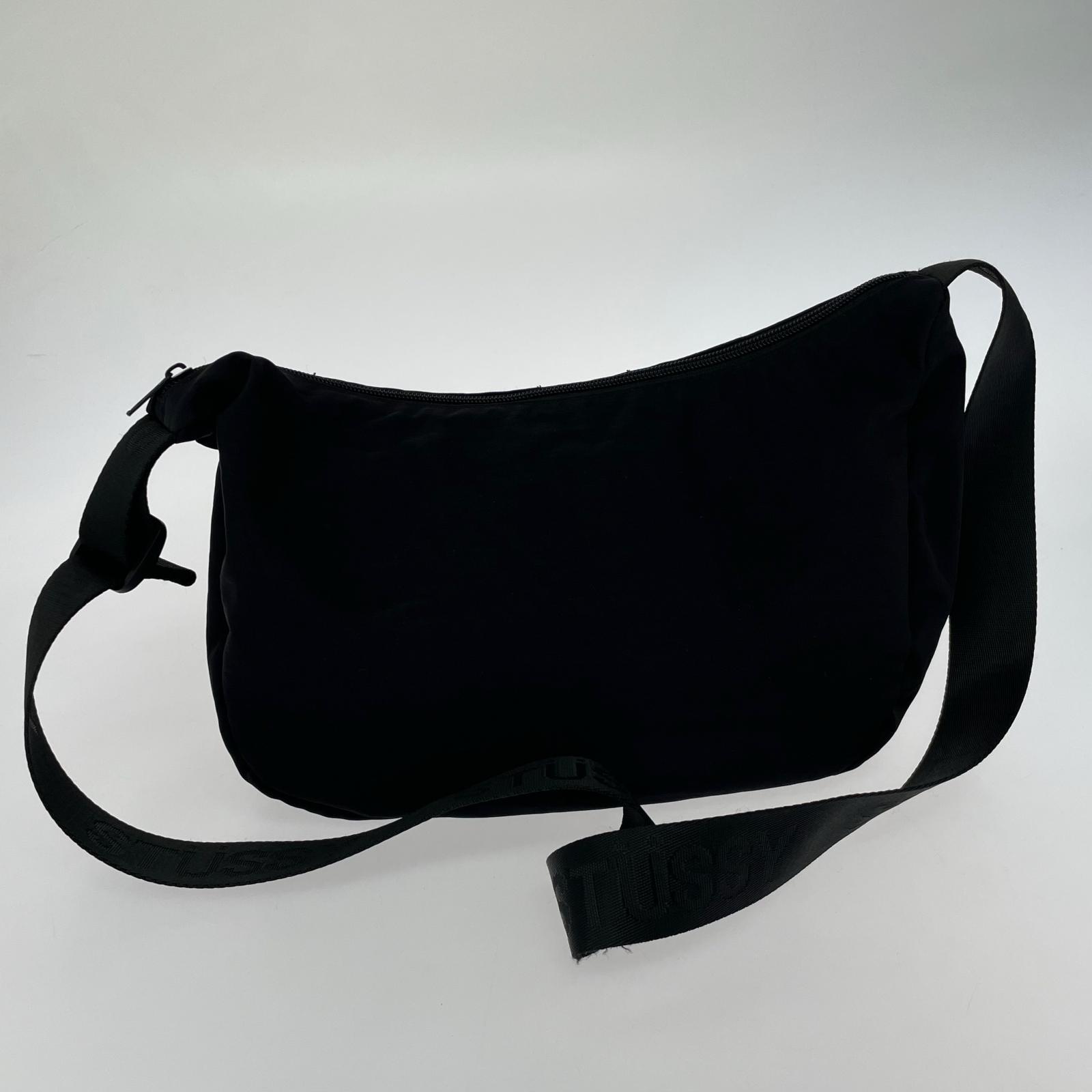 ショルダーバッグ International Crescent Bag 黒 ブラック