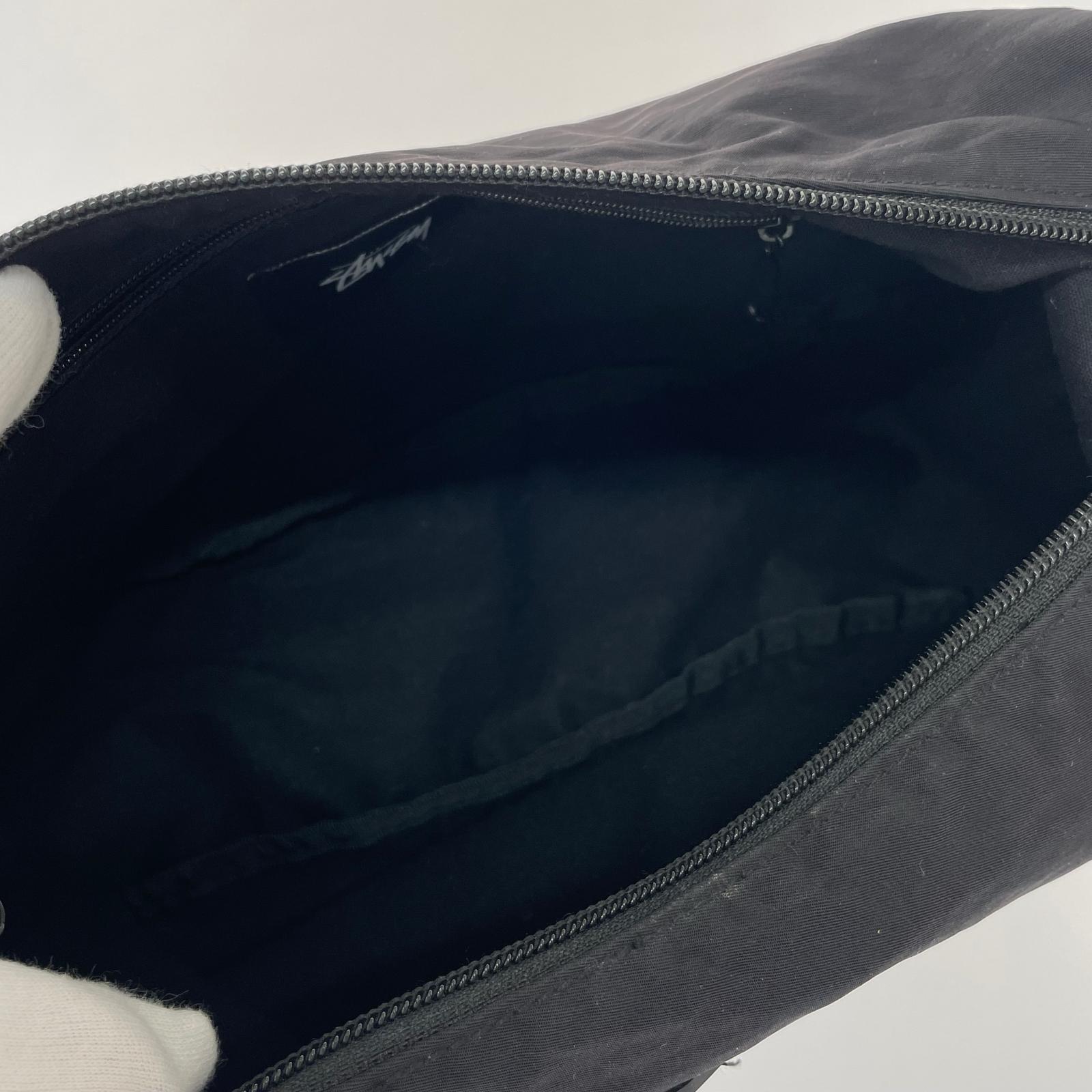 ショルダーバッグ International Crescent Bag 黒 ブラック