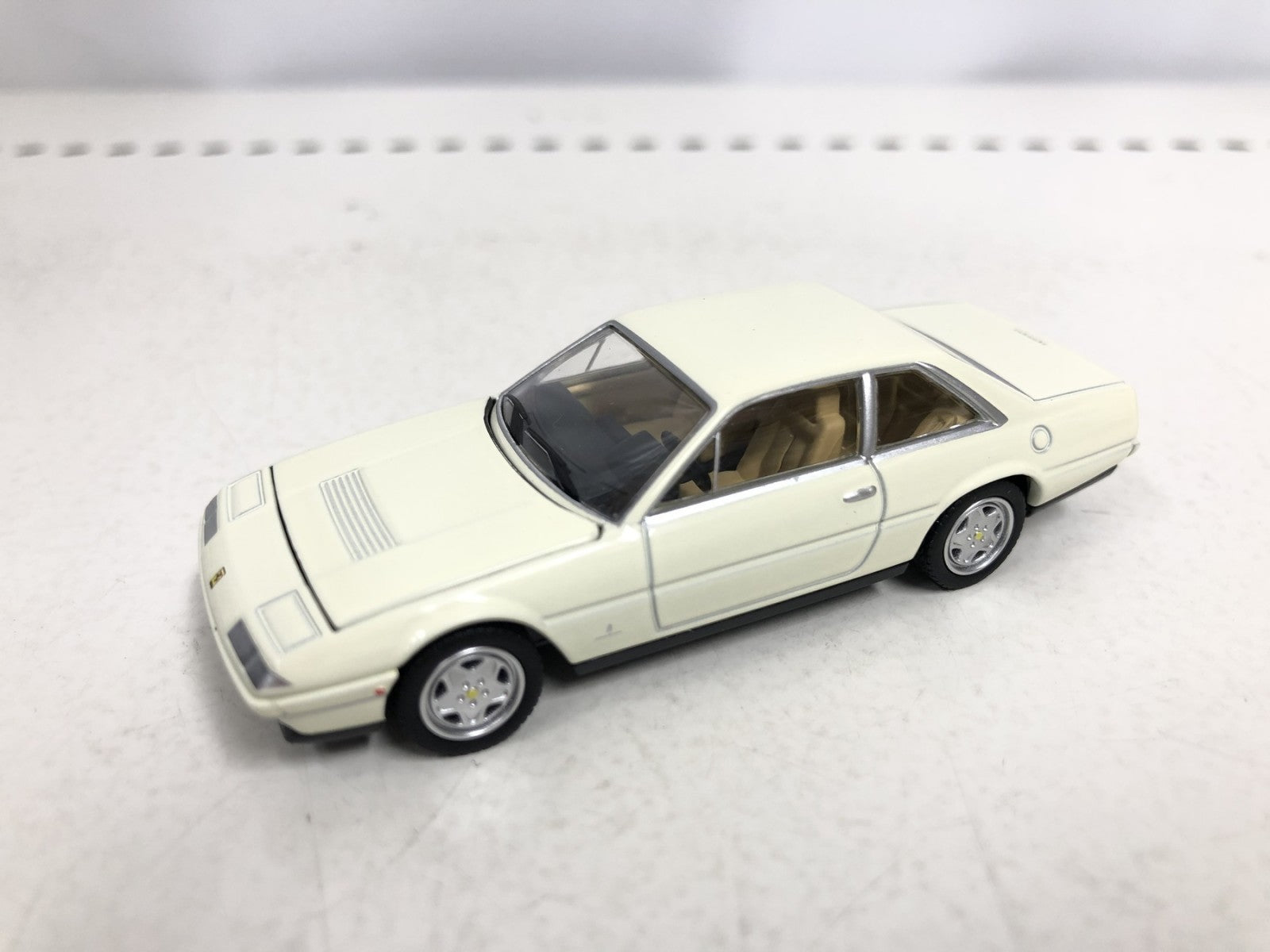 トミカリミテッドヴィンテージNEO 1/64 LV-N フェラーリ 412 トミカ