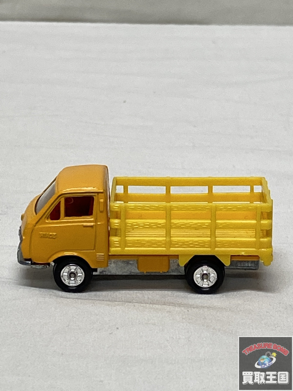 黒箱 トヨタ ハイエース 牧場トラック トミカ