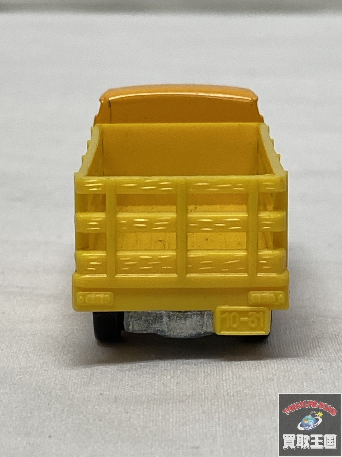 黒箱 トヨタ ハイエース 牧場トラック トミカ