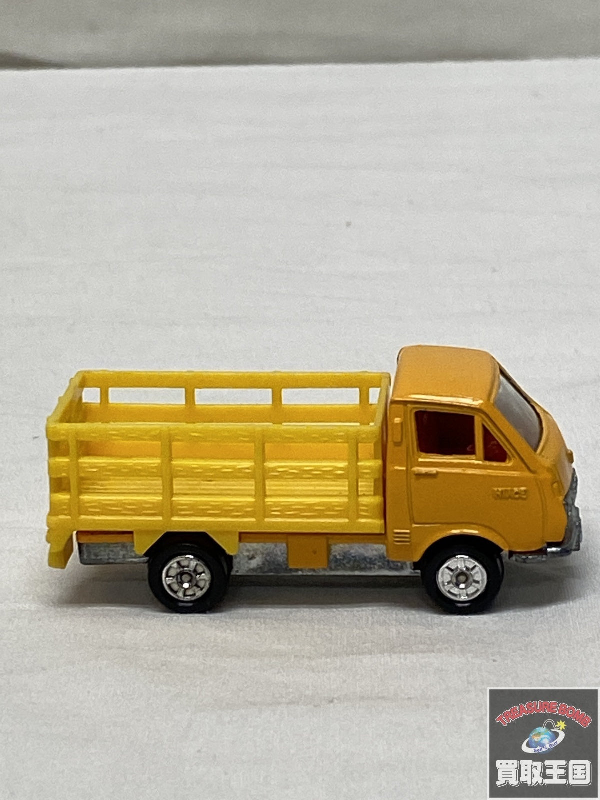 黒箱 トヨタ ハイエース 牧場トラック トミカ
