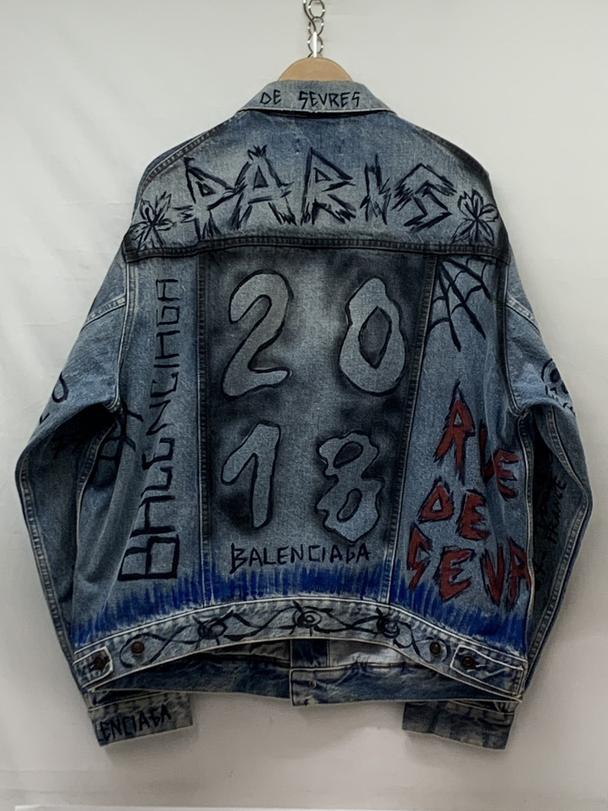GRAPHIC DENIM JACKET